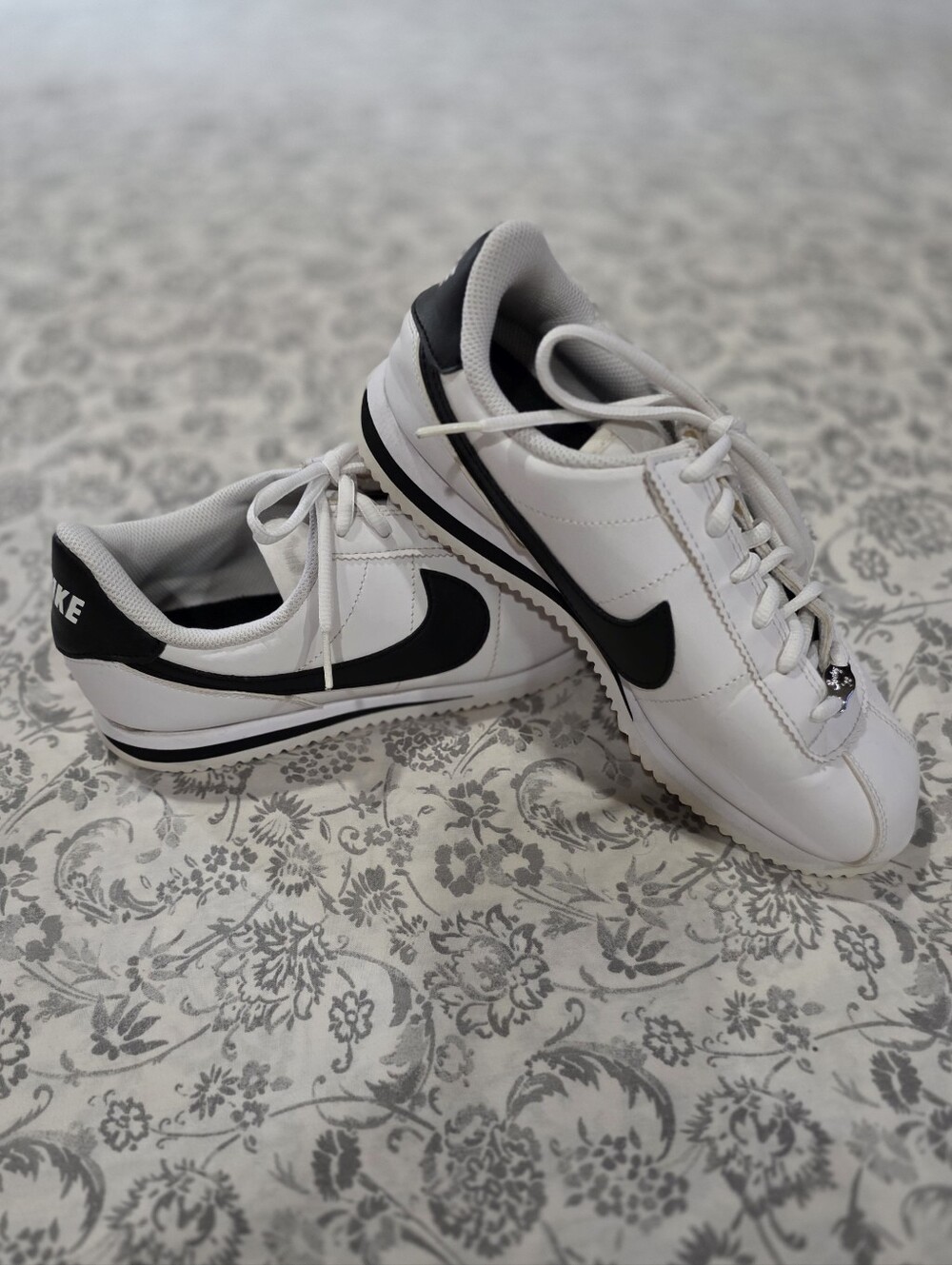 NIKE CORTEZ CLASSIC TENNIS SHOES